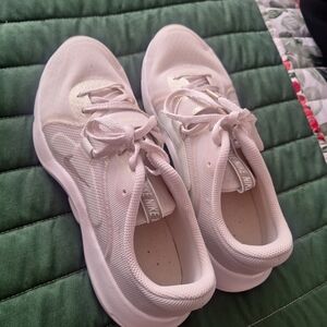 Nike Women's Cream Sneakers
